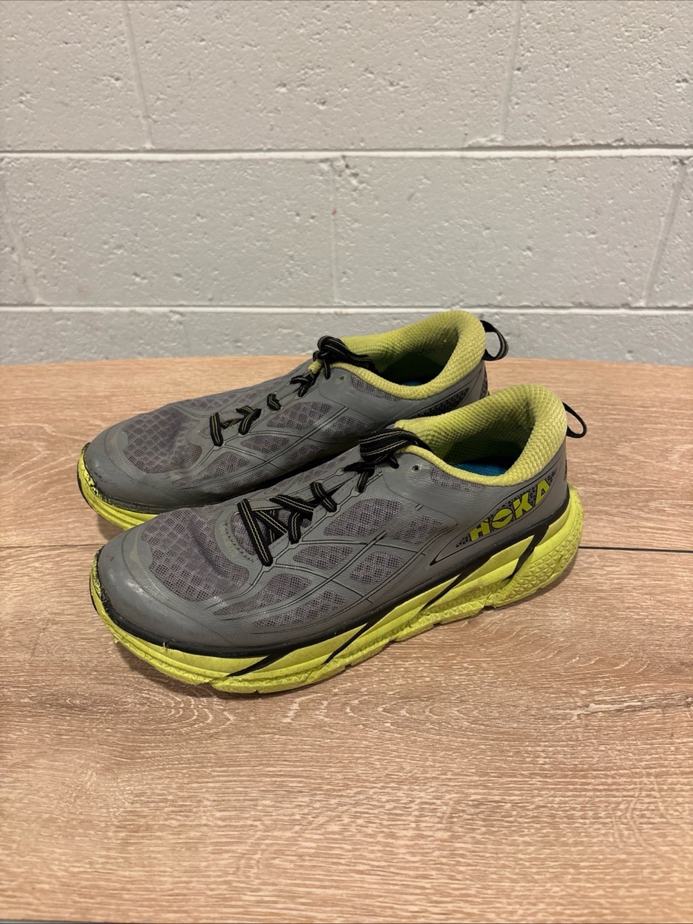 Hoka Men's Gray and Lime Performance Running Sneakers Clifton 2 Size 8.5